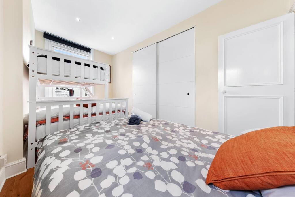 Spacious Sleep 11 With Terrace In Earls Court Ec99 Londra Exterior foto
