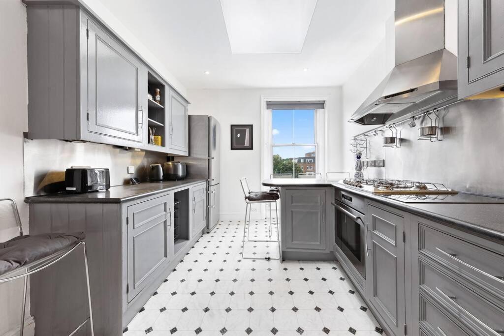 Spacious Sleep 11 With Terrace In Earls Court Ec99 Londra Exterior foto