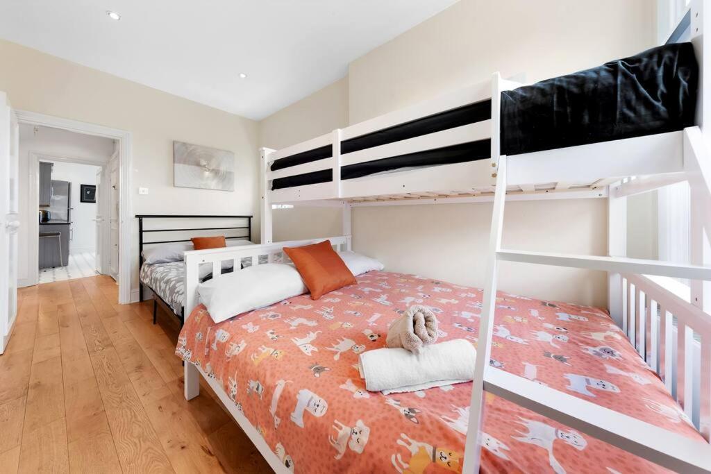 Spacious Sleep 11 With Terrace In Earls Court Ec99 Londra Exterior foto