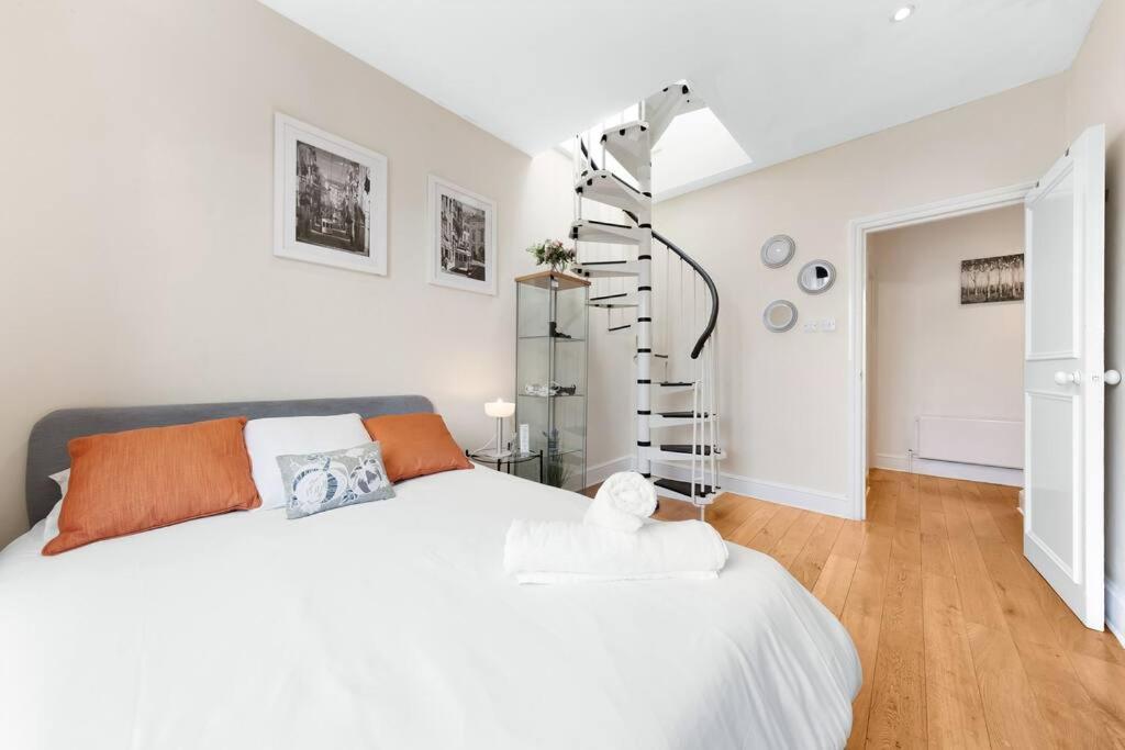 Spacious Sleep 11 With Terrace In Earls Court Ec99 Londra Exterior foto