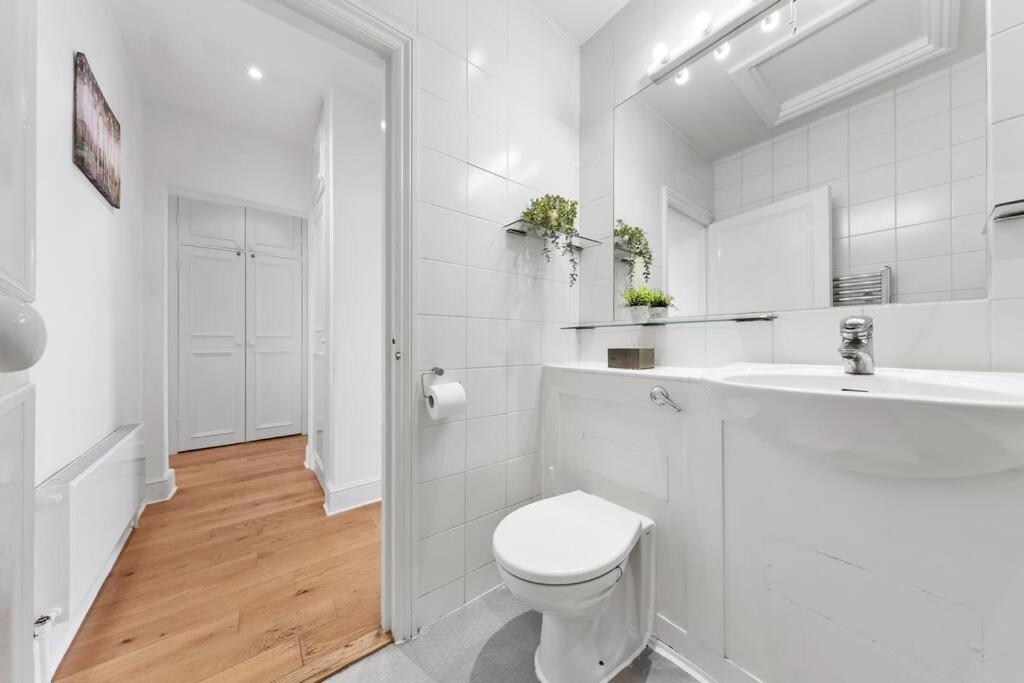 Spacious Sleep 11 With Terrace In Earls Court Ec99 Londra Exterior foto