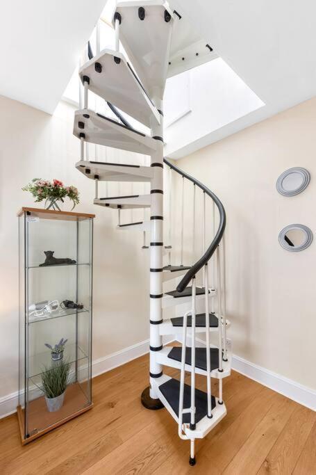 Spacious Sleep 11 With Terrace In Earls Court Ec99 Londra Exterior foto
