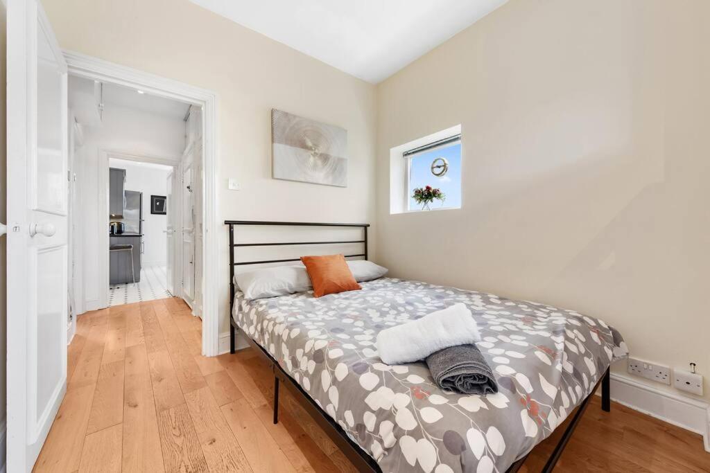 Spacious Sleep 11 With Terrace In Earls Court Ec99 Londra Exterior foto